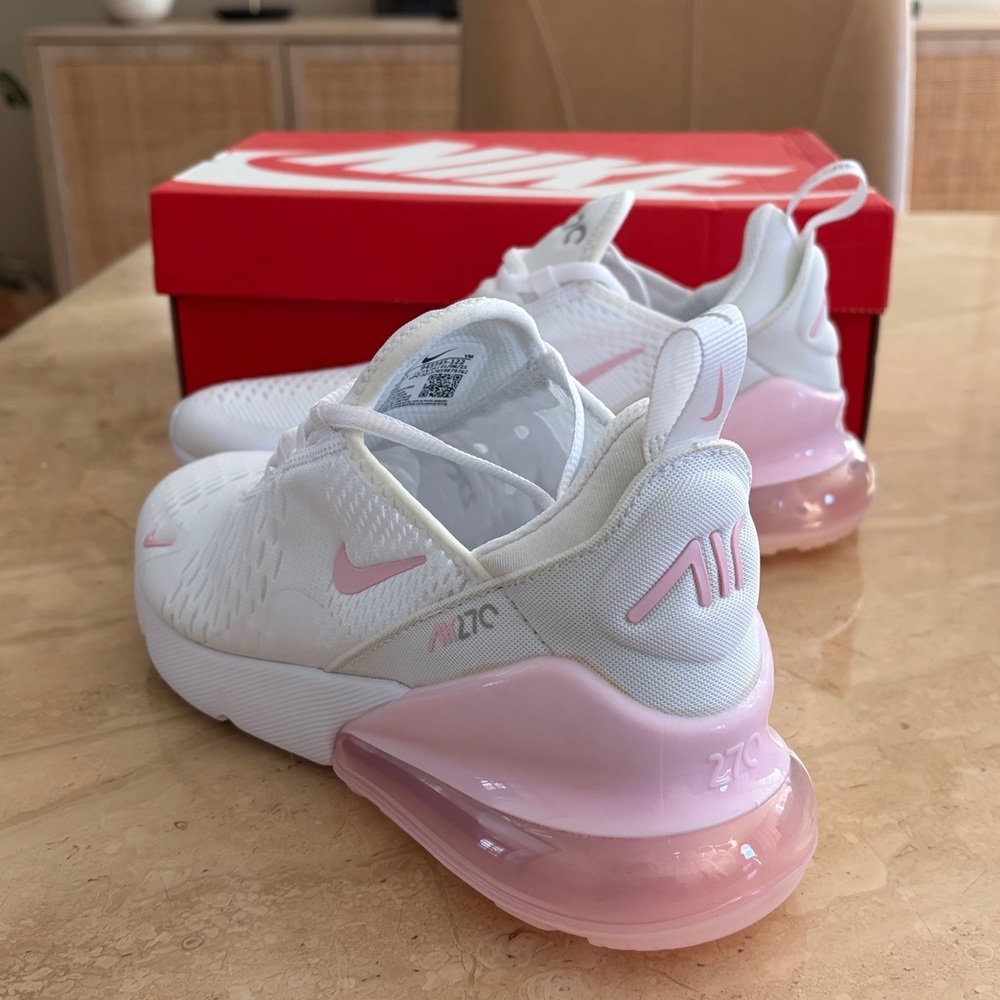 BRAND NEW Nike Air 270 White and Pink Sneakers (Women’s 7.5/Kids 6) - Picture 3 of 3